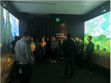 半岛公司组织员工参观《你，我的缪斯》光影艺术展