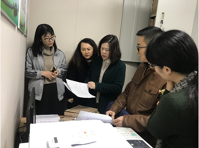 园区档案中心检查指导半岛公司档案工作
